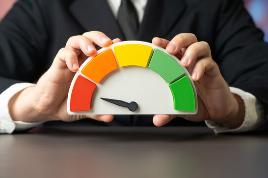 An efficiency scale showing a poor value highlights low performance and wasted resources. Business productivity, operational problems, declining results and performance evaluation