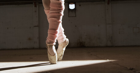 Lowsection of female dancer dancing in abandoned sunny warehouse, copy space © WavebreakMediaMicro