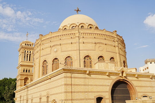 Dome of the Greek Orthodox Church of St. George and Ancient Roman Tower in Coptic Cairo, Egypt - エジプト カイロ コプト地区にある古代ローマの塔 ギリシャ正教 聖ジョージ教会のドーム
