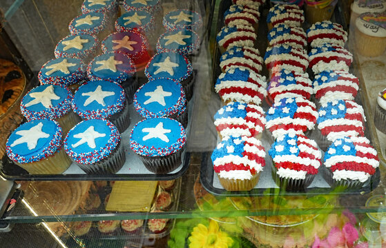 Patriotic cupcakes, with stars and stripes for the 4th of July