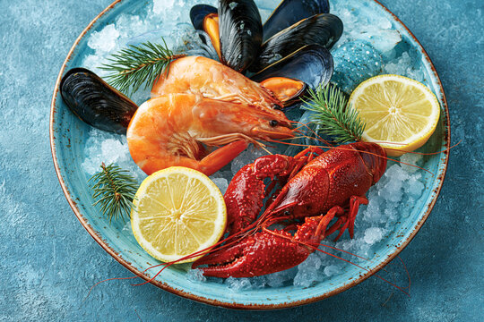 Fresh seafood platter with prawns and crayfish served on bed of crushed ice