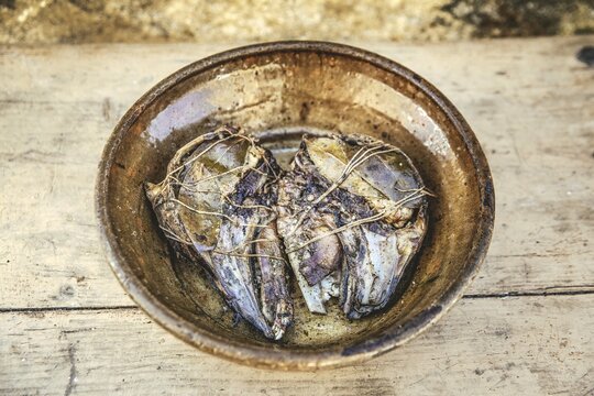 Grilled lamb heads, La Lastra del Cano, Sierra de Gredos, &Aacute;vila, Castilla y Le&oacute;n, Spain