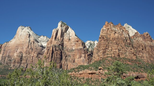 View from the Court of the Patriarchs to Abraham Peak, Isaac Peak and Jacob Peak, Zion Canyon, Zion National Park, Utah, USA