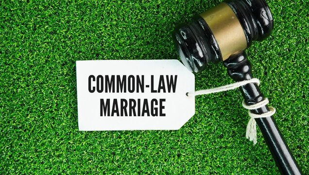 Judge's gavel and paper tag with the words common-law marriage is a legally recognized marriage formed without a traditional civil or religious ceremony and without obtaining a formal marriage license