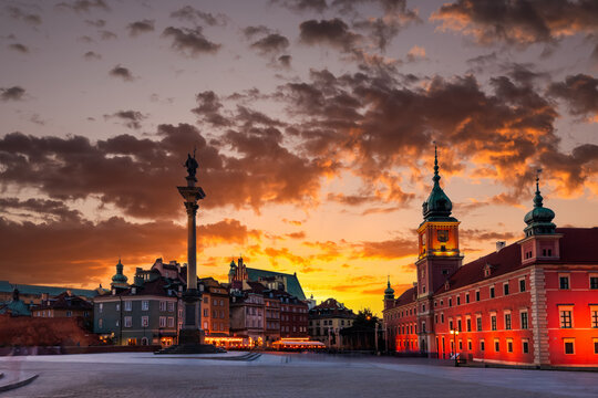Sunset view of Castle Square and Sigismund Column in Warsaw, Poland