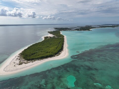Green island with white sand spits in turquoise water, aerial view, Green Turtle Cay, Abaco, Bahamas