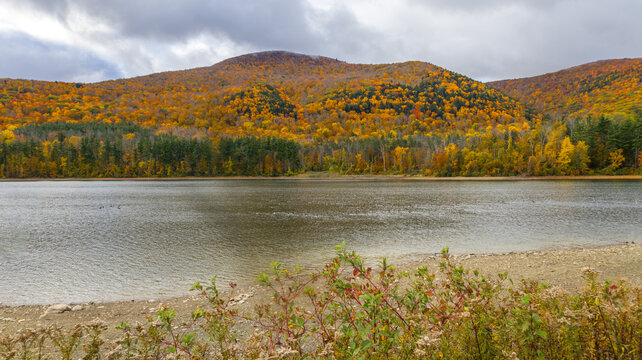 Mountains with fall foliage on a cloudy day