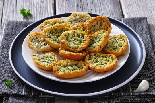 Baguette a l ail traditional French garlic bread