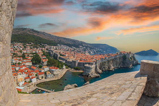 Panoramic view of Dubrovnik, Croatia, with UNESCO-listed city walls, Fort Lovrijenac overlooking the Adriatic Sea, and Lokrum Island visible in the distance.