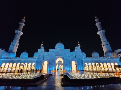 sheikh zayed mosque in abu dhabi united arab emirates