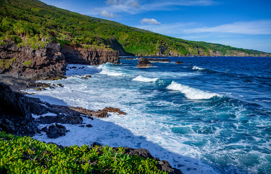 Waianapanapa Black Sand Beach on the north shore of Maui, Hawaii