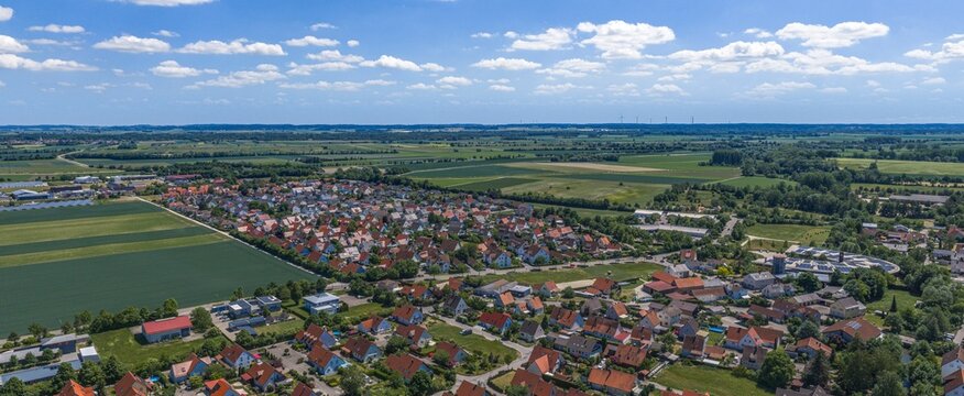 Die nordschw&auml;bische Gemeinde Mertingen an der Schmutter nahe Donauw&ouml;rth von oben