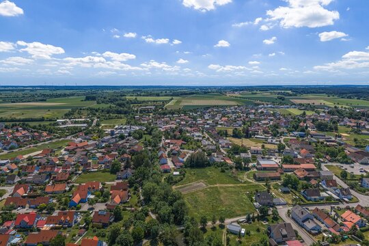 Die nordschw&auml;bische Gemeinde Mertingen an der Schmutter nahe Donauw&ouml;rth von oben