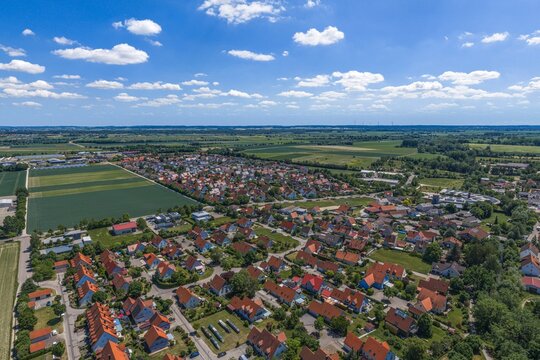 Die nordschw&auml;bische Gemeinde Mertingen an der Schmutter nahe Donauw&ouml;rth von oben