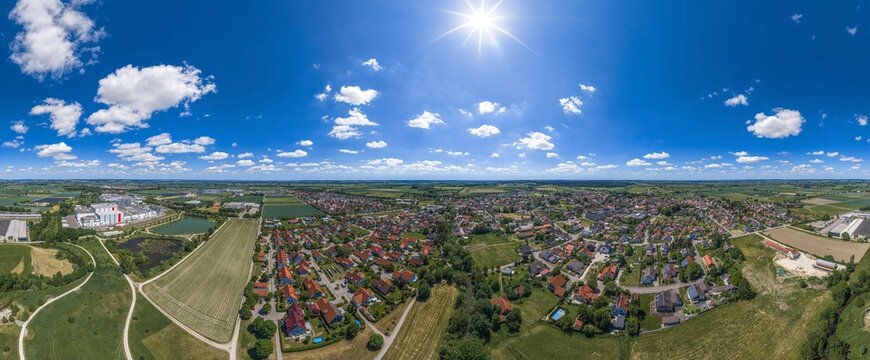 Die nordschw&auml;bische Gemeinde Mertingen an der Schmutter nahe Donauw&ouml;rth von oben