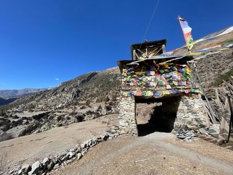 Templo budista en la ruta del circuito del Annapurna en Nepal
