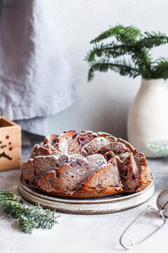 Wreath cake with blackcurrants dusted with powdered sugar