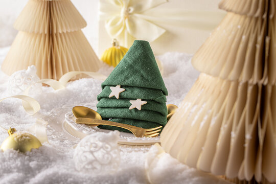 Christmas Table Setting with Folded Napkin Tree
