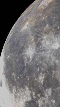 Survol d&eacute;taill&eacute; de la surface lunaire &ndash; Vid&eacute;o spatiale 1080p