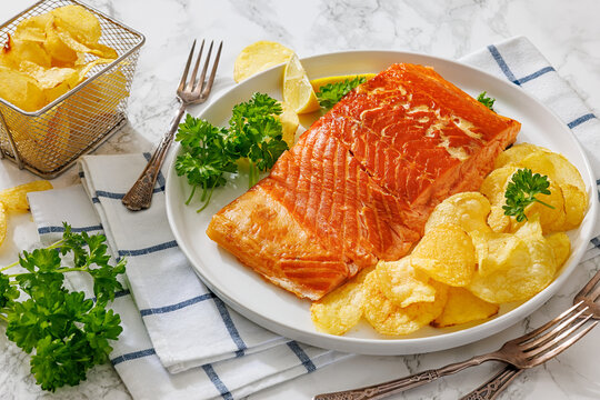 Hot smoked salmon fillet with potato chips