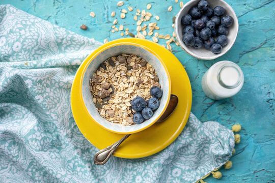 Muesli with blueberries, oats